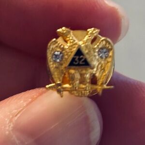 Vintage Double Eagle Freemason 32nd Degree Gold and Black Masonic Lapel Pin